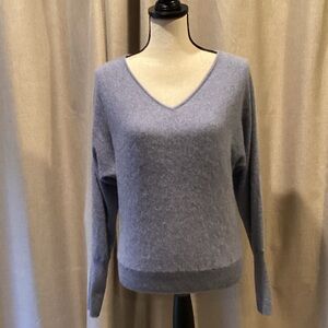 Women's V-Neck Cashmere Sweater - Light Blue, size large.
